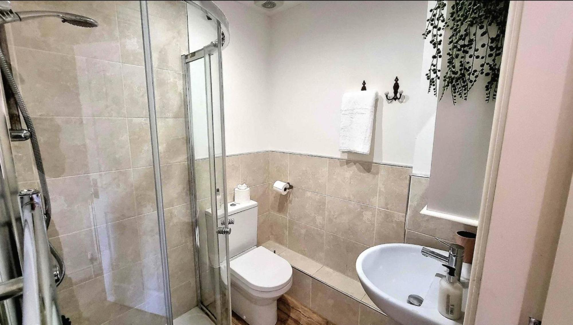 Top Floor Double En-Suite Br Apartment Central Matlock Matlock  Dış mekan fotoğraf